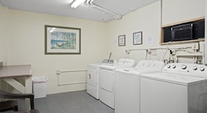 Interior - Outrigger Beach Club Resort by Coolvacay (Ormond Beach)