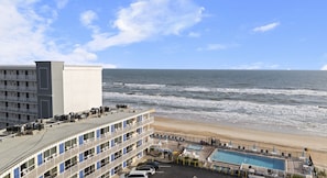 On the beach - Outrigger Beach Club Resort by Coolvacay (Ormond Beach)