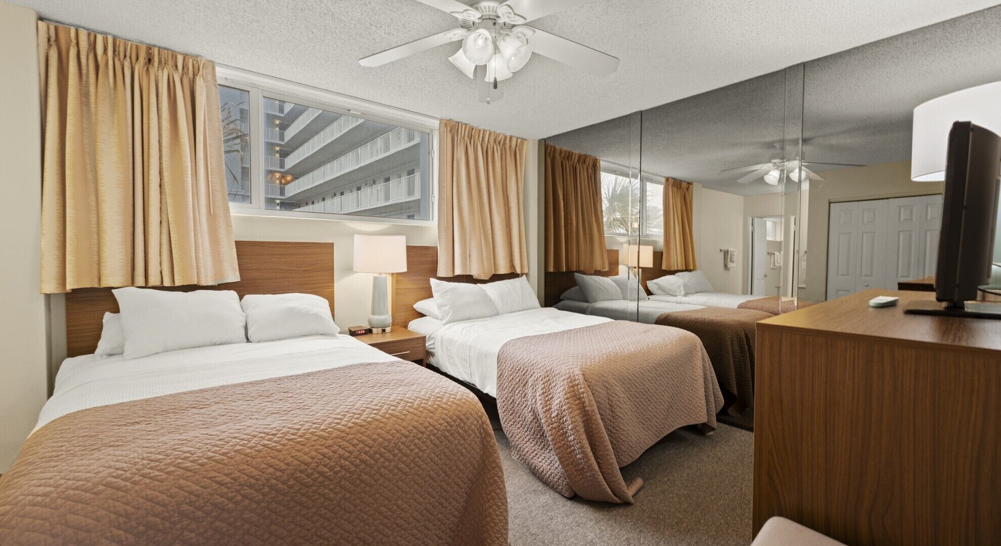 Rom – deluxe, havutsikt | Blendingsgardiner, strykejern/-brett, wi-fi (inkludert) og sengetøy