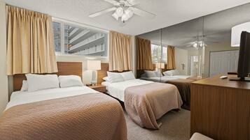 Rom – deluxe, havutsikt | Blendingsgardiner, strykejern/-brett, wi-fi (inkludert) og sengetøy