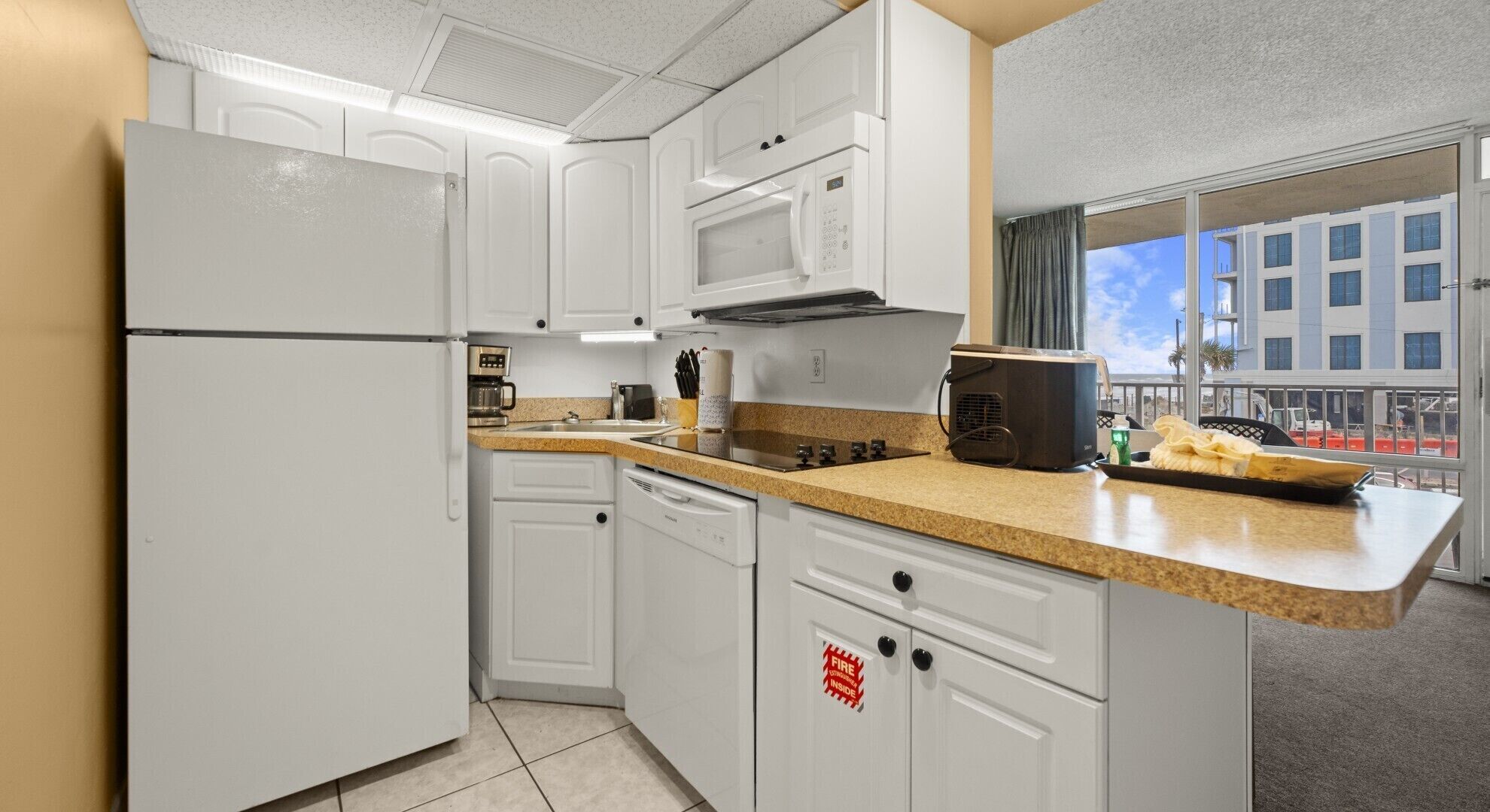 Deluxe Room, Ocean View | Private kitchen