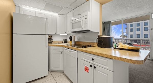 Private kitchen - Outrigger Beach Club Resort by Coolvacay (Ormond Beach)