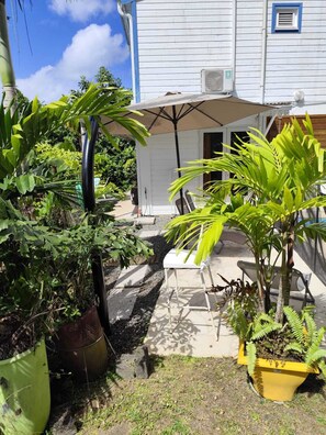 Terrace/patio - Peaceful apartment in the middle of greenery Private swimming pool! (Fort de France)