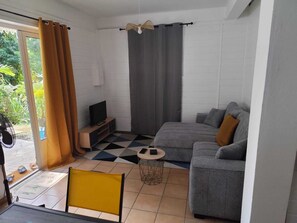 Living area - Peaceful apartment in the middle of greenery Private swimming pool! (Fort de France)