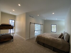 2 bedrooms, iron/ironing board, free WiFi, bed sheets - Snowmobile & Ice Fest Suite #1 (Autrain)