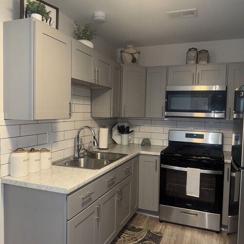 3-bedroom apartment in peaceful Wichita with air conditioning