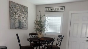 Dining - 3-bedroom apartment in peaceful Wichita with air conditioning (Wichita)