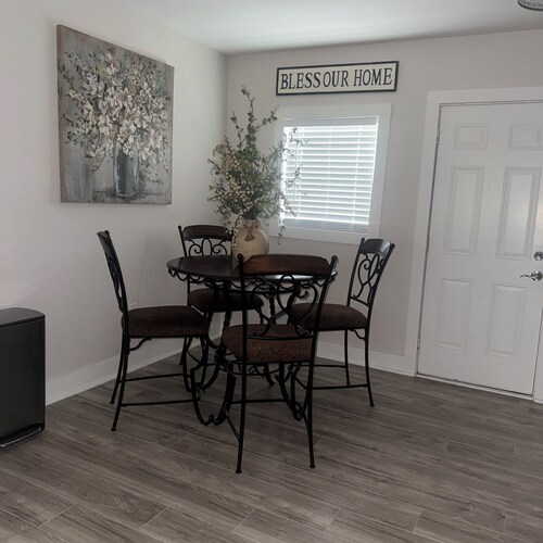 3-bedroom apartment in peaceful Wichita with air conditioning