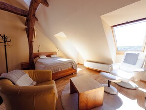 In-room safe, travel cot, WiFi, bed sheets - Studio 6 - Träumerei - Quiet studio in the count's forester's lodge (Temmen-Ringenwalde)