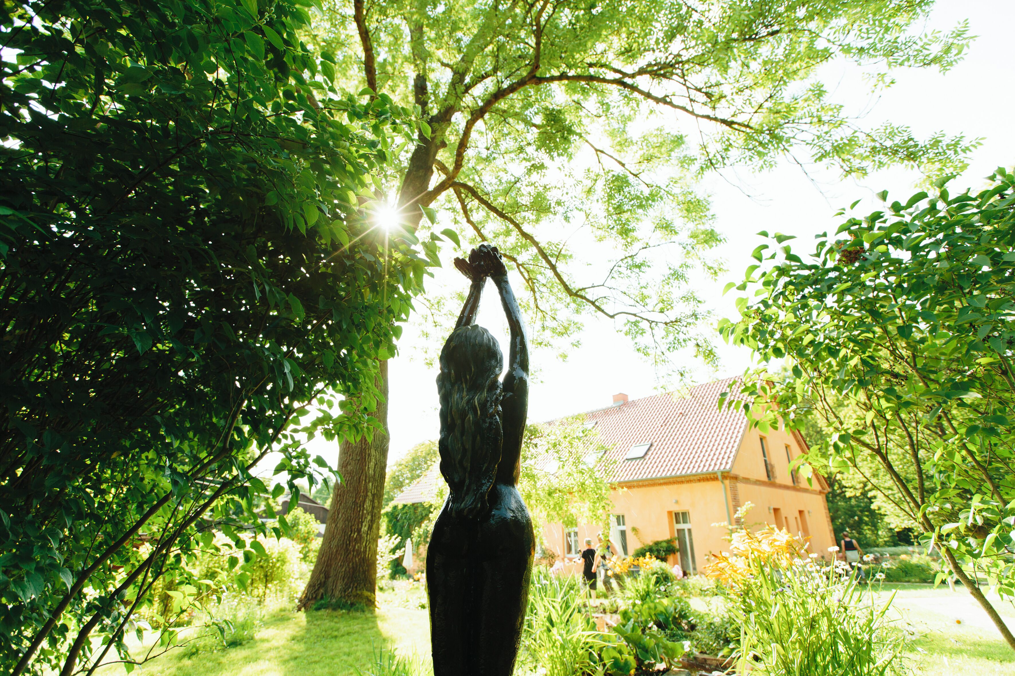 المنطقة ا لمحيطة بالمنشأة