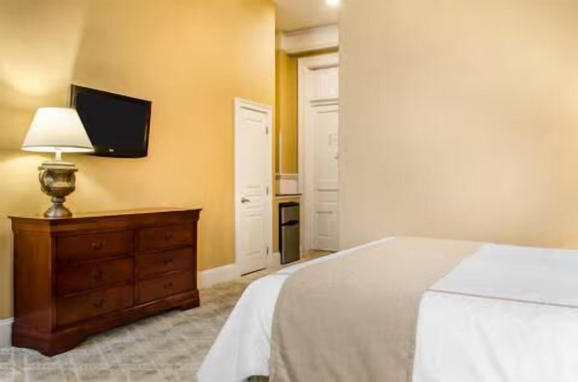 Setrika/meja setrika dan Wi-Fi gratis