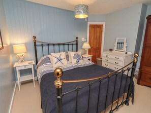 2 bedrooms, individually decorated, individually furnished, free WiFi - Corner Cottage (Seahouses)