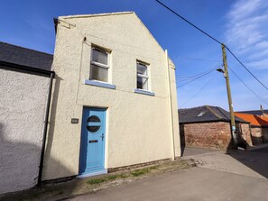 Exterior - Corner Cottage (Seahouses)