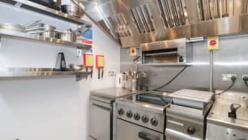 Utensilis de cuina, vaixella i coberteria