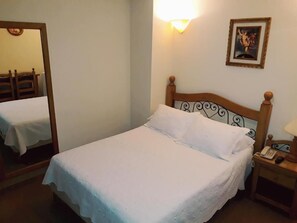 Chambre Simple Standard | Bureau, espace de travail pour ordinateur portable, Wi-Fi gratuit