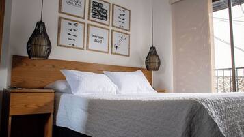 Single Room | Desk, laptop workspace, WiFi (free), bed sheets