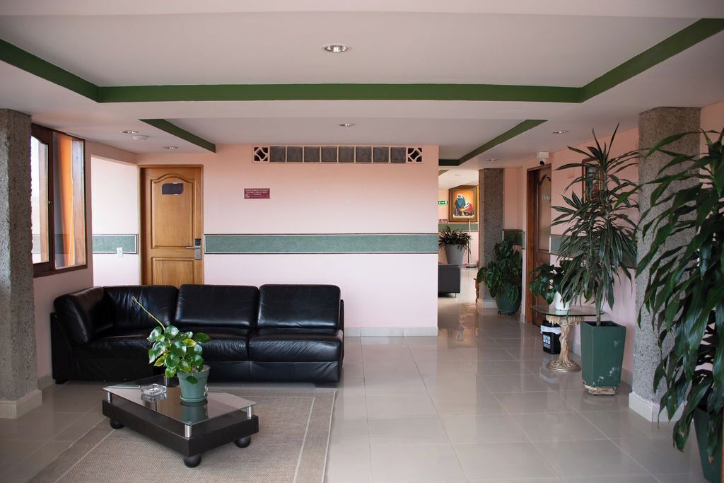 Televisión LED de 40 pulgadas con canales por cable