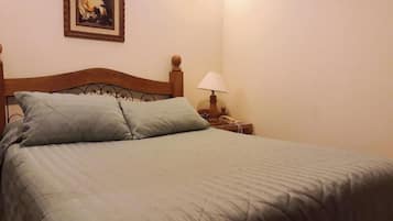 Standard-Einzelzimmer | Schreibtisch, laptopgeeigneter Arbeitsplatz, kostenloses WLAN