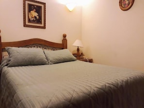 Standard-Einzelzimmer | Schreibtisch, laptopgeeigneter Arbeitsplatz, kostenloses WLAN