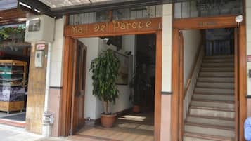 Vista frontal de la propiedad