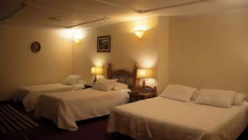 Escritorio, espacio para trabajar con laptop y wifi gratis