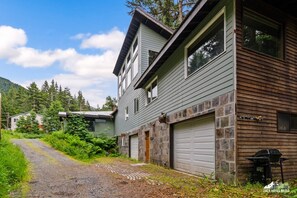 Exterior - 4min drive to Day Lodge and walk to trails! 1BR1BA (Anchorage)