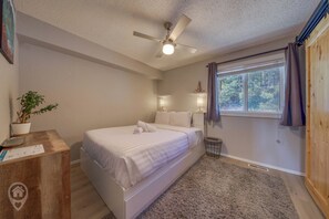 1 bedroom, free WiFi, bed sheets - 1-Bedroom InnWest Condo – Hot Tub & Alpine Views (Kimberley)