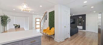 Pickleball Oasis + Pool & Spacious Home