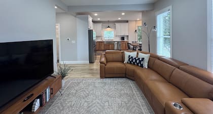 Retreat on Bridge Street - 3 Bed, 2 Bath Luxury Apartment