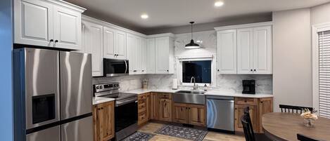 Mikrowelle, Ofen, Herdplatte, Geschirrspüler