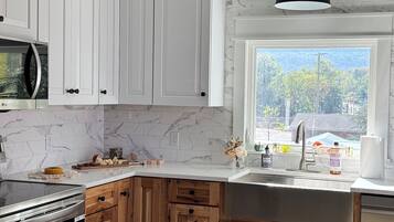 Micro-ondes, four, plaque de cuisson, lave-vaisselle