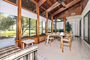 Dining - 3BR/2BA Monthly Rental in Oldsmar near Honeymoon Island, Palm Harbor, and Dunedin (Oldsmar)