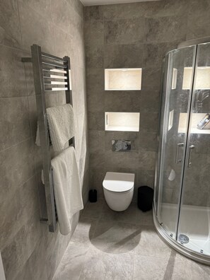 Apartment | Bilik Mandi