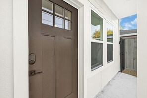 Exterior detail - Amazing Home by Medical Center and Downtown! #B (Houston)