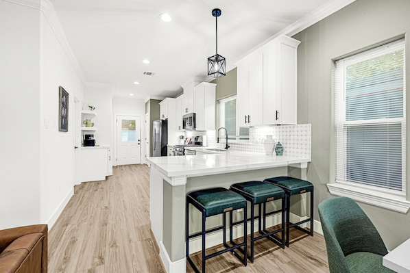 Private kitchen - Amazing Home by Medical Center and Downtown! #B (Houston)