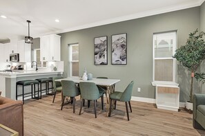 Dining - Amazing Home by Medical Center and Downtown! #B (Houston)