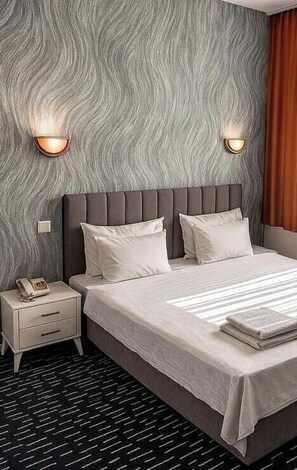 Chambre Standard double, vue sur le port | Bureau, espace de travail pour ordinateurs portables