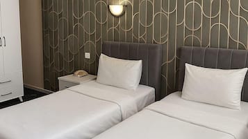 Enkeltrom – standard, byutsikt | Skrivebord, skrivebord for bærbar PC og wi-fi (inkludert)