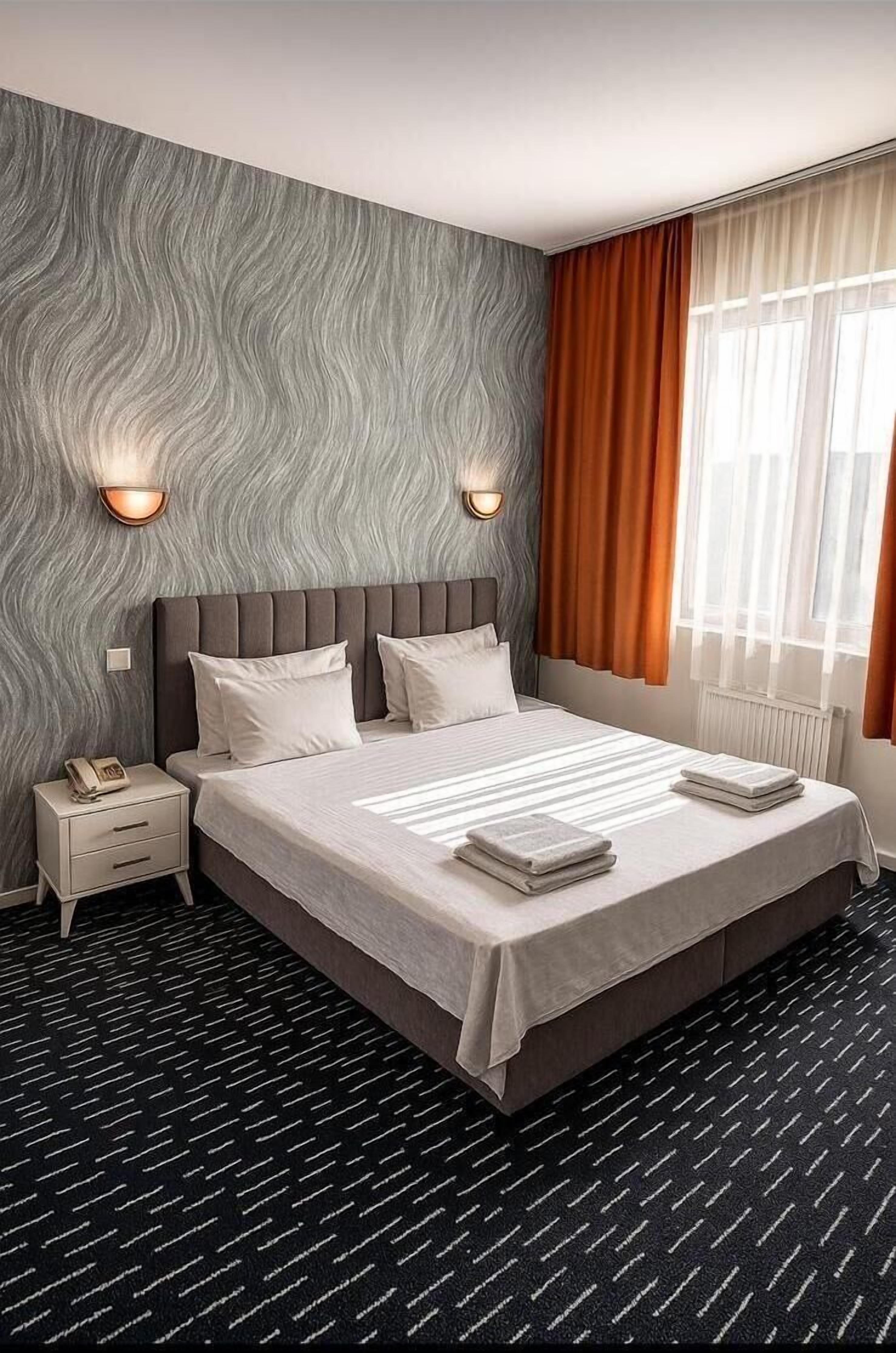 Desk, laptop workspace, free WiFi