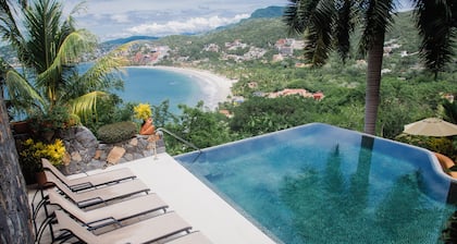 Zihua Vista Bay Principal: Stunning La Ropa Views, Infinity Pool & Gourmet Kitch