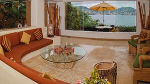 Interior - Zihua Vista Bay Principal: Stunning La Ropa Views, Infinity Pool & Gourmet Kitch (Zihuatanejo)