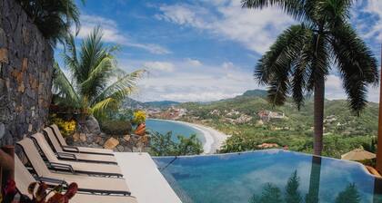 Zihua Vista Bay Principal: Stunning La Ropa Views, Infinity Pool & Gourmet Kitch