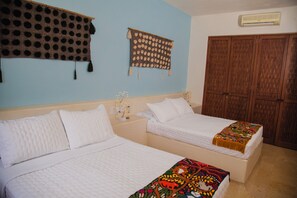 3 habitaciones, caja de seguridad en la habitación y escritorio 