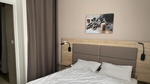Room - 150m from ski slopes, 2nd floor, view resort, swimming pool, balcony, tv, ski locker, 56m², Gourette (Eaux-Bonnes)