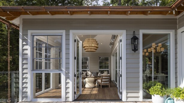 Outdoor dining - 9+ bed 7 bath cottage on Lake Muskoka (Bracebridge)