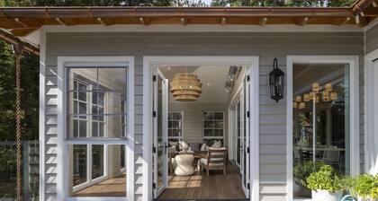 9+ bed 7 bath cottage on Lake Muskoka