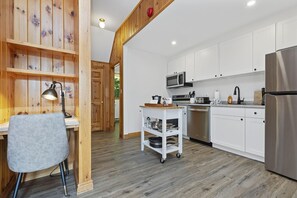 Private kitchen - 2 bed 1 bath Lodge on Port Cunnington (Dwight)