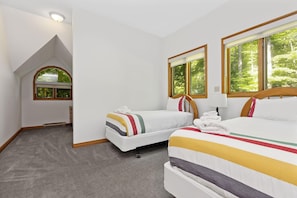 2 bedrooms - 2 bed 1 bath Lodge on Port Cunnington (Dwight)