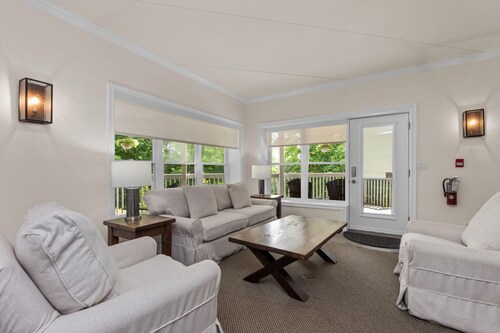 2 bed 1 bath Lodge on Port Cunnington