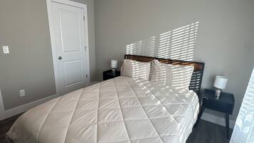 3 slaapkamers, een strijkplank/strijkijzer, gratis wifi, beddengoed